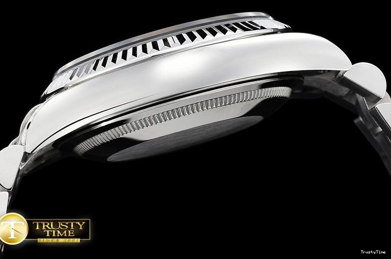 0114 RDD0214B – DayDate 36mm GoAnywhere 682